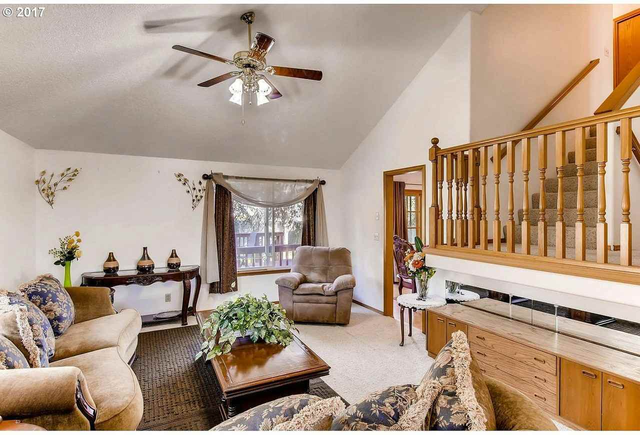 9805 Northeast 41st Avenue - Photo 4 of 11