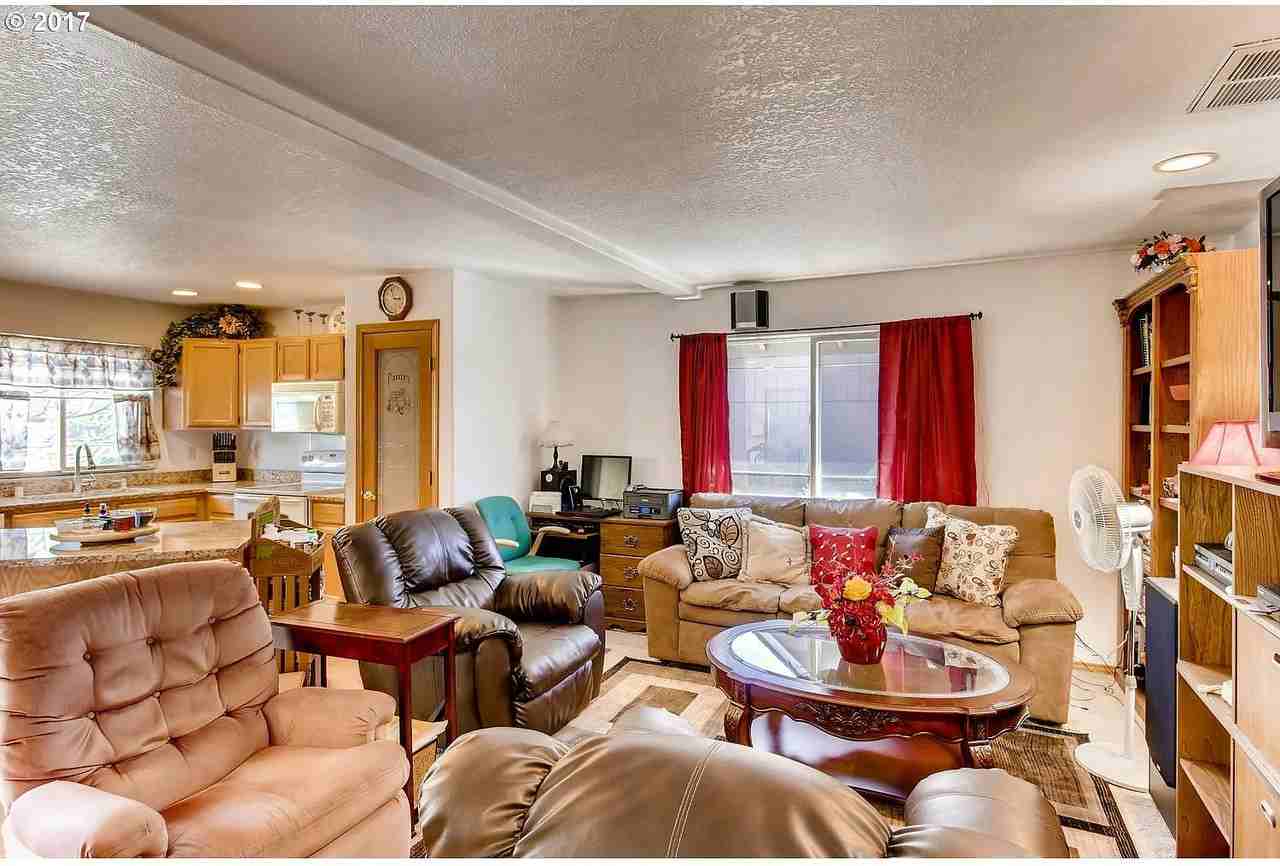 9805 Northeast 41st Avenue - Photo 5 of 11