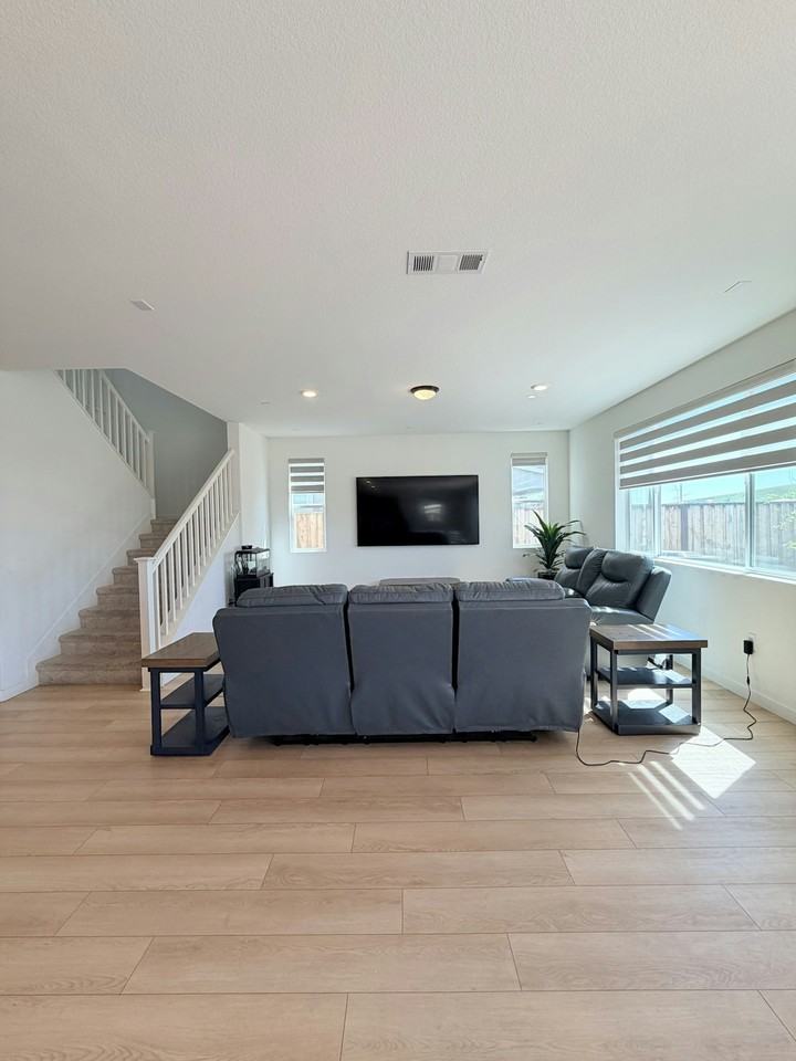 5460 Spring Mountain Lane - Photo 3 of 22