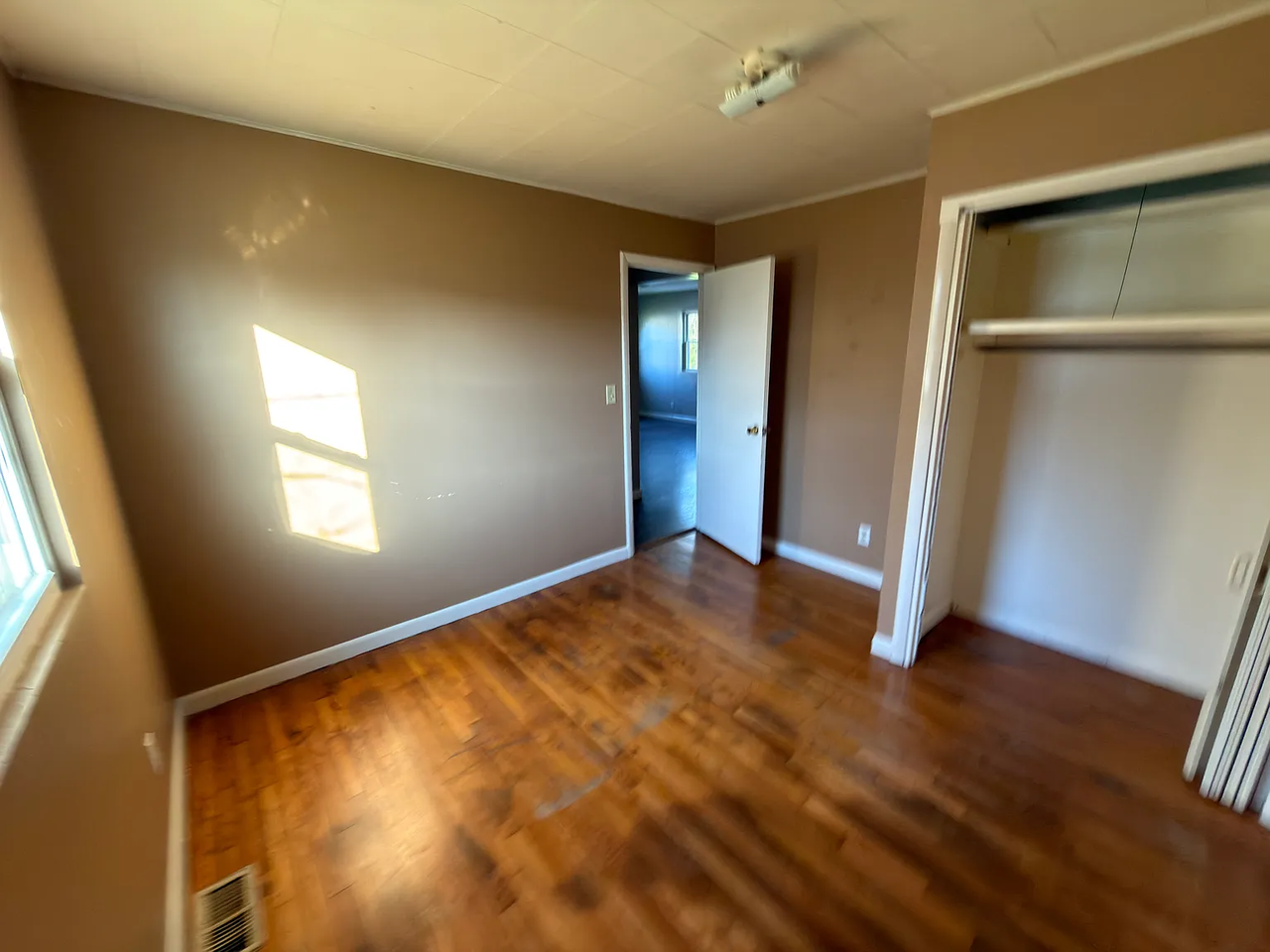 120 Lawton Road - Photo 5 of 13