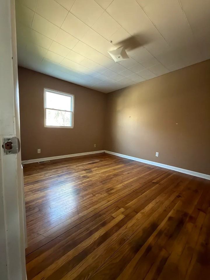 120 Lawton Road - Photo 7 of 13