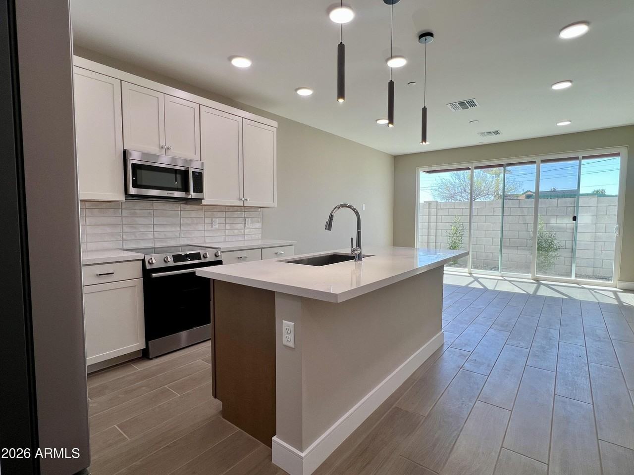 1015 E Pasadena Ave - Photo 2 of 20