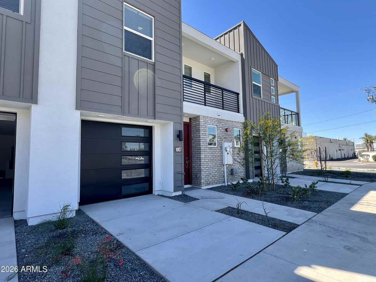 1015 E Pasadena Ave - Photo 4 of 20