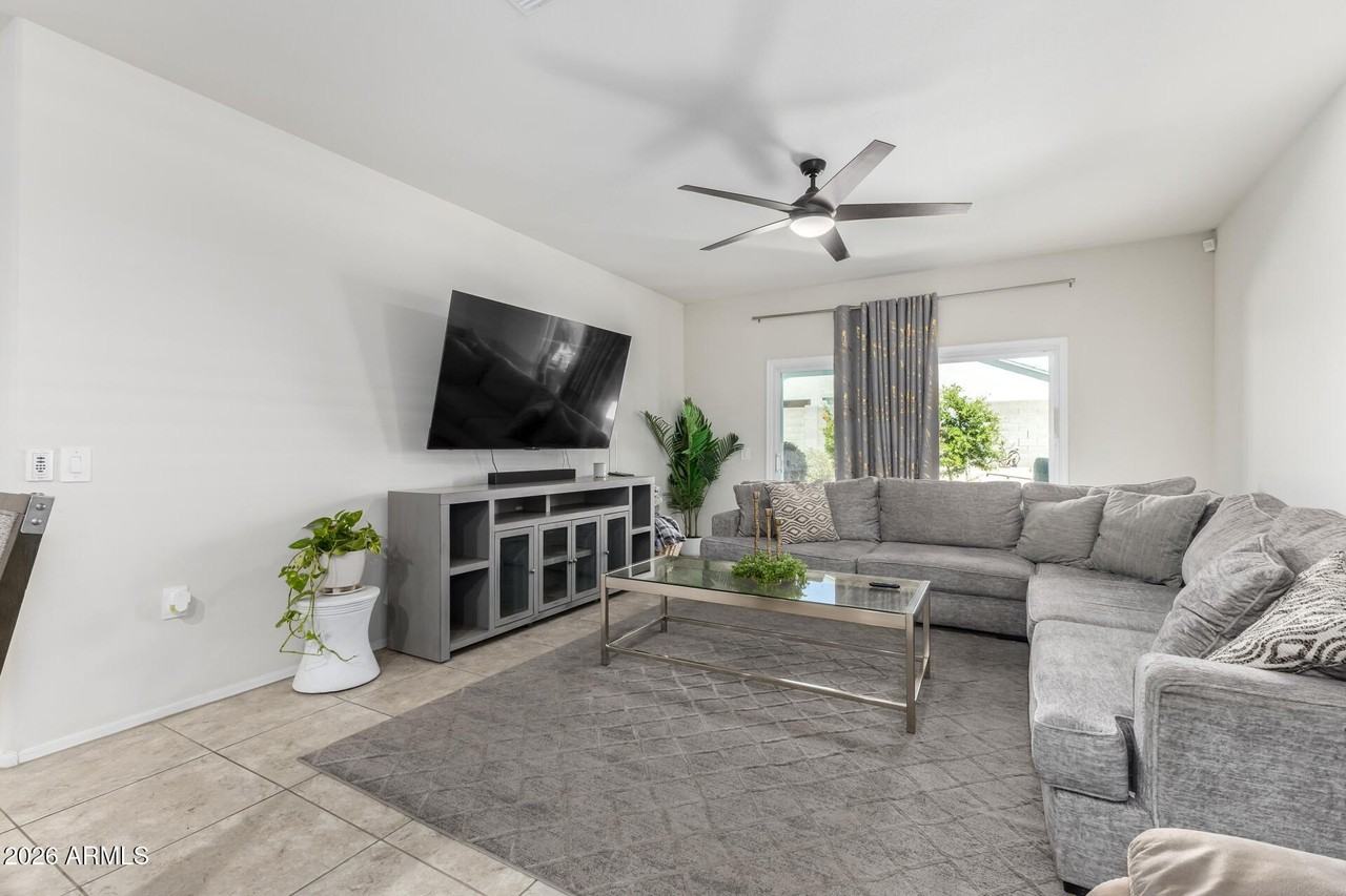 24456 W Hacienda Ave - Photo 3 of 25