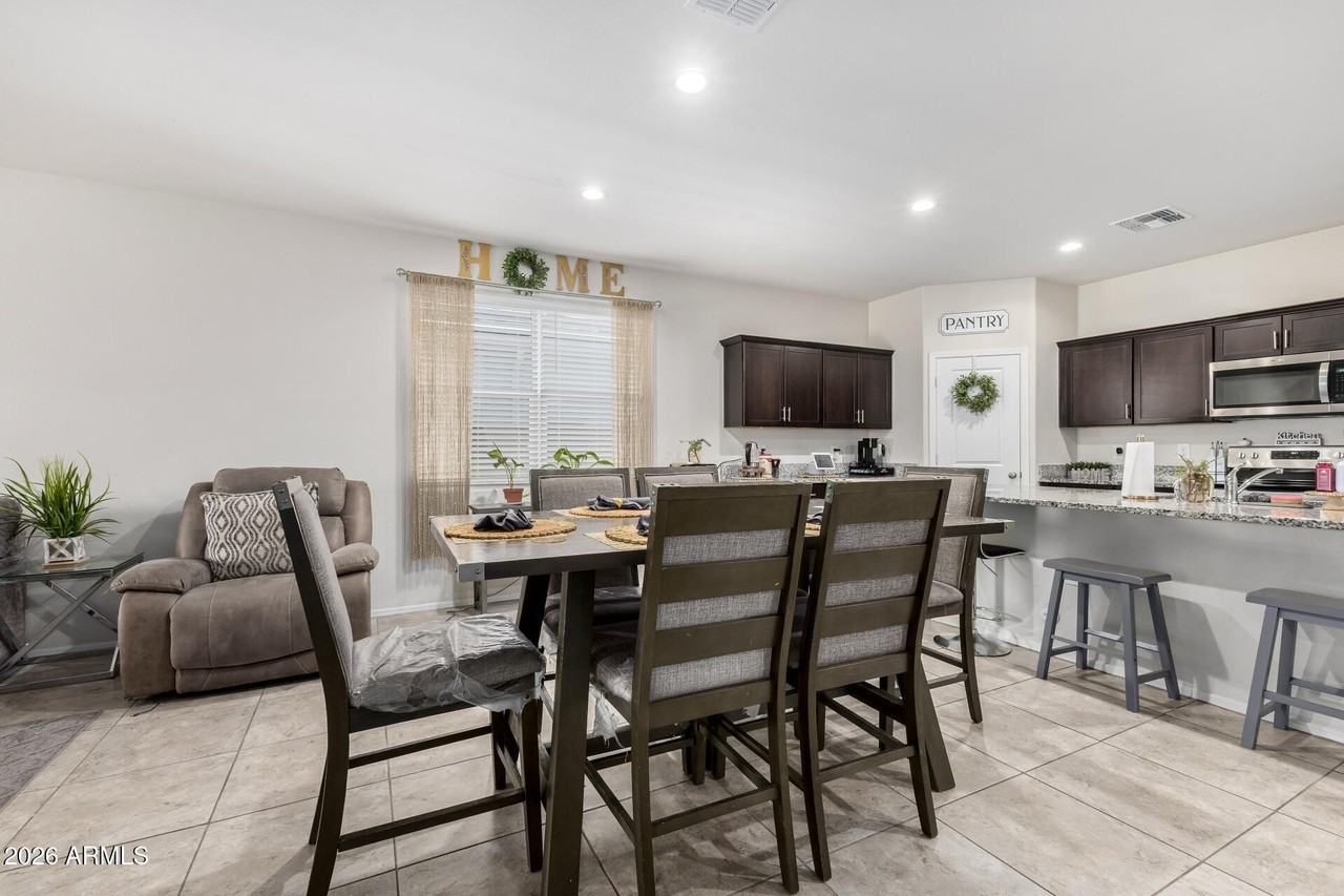 24456 W Hacienda Ave - Photo 5 of 25