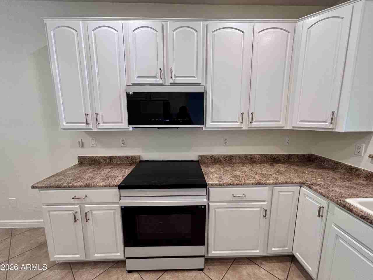 5606 W St Anne Ave - Photo 7 of 38