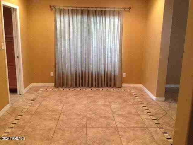 2713 E Verbena Dr - Photo 3 of 9