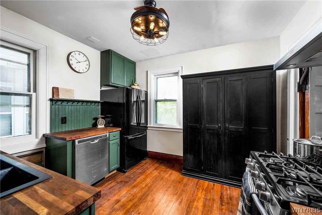 95 Russell St - Photo 7 of 27