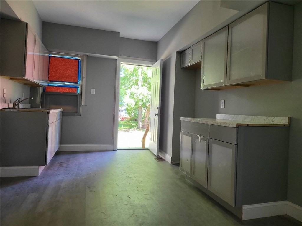 614 W Gray St - Photo 5 of 12