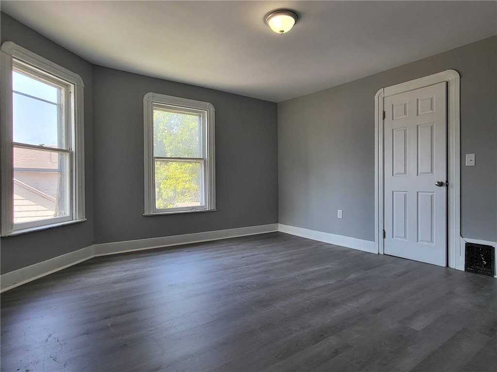 614 W Gray St - Photo 7 of 12