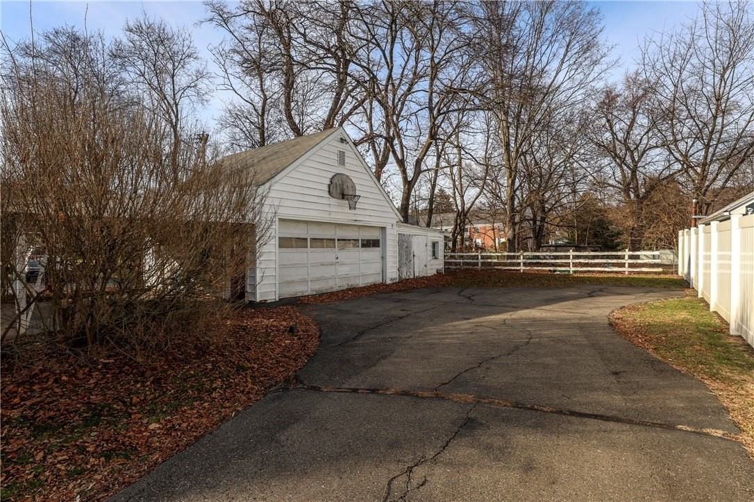 1206 W Water St - Photo 3 of 24