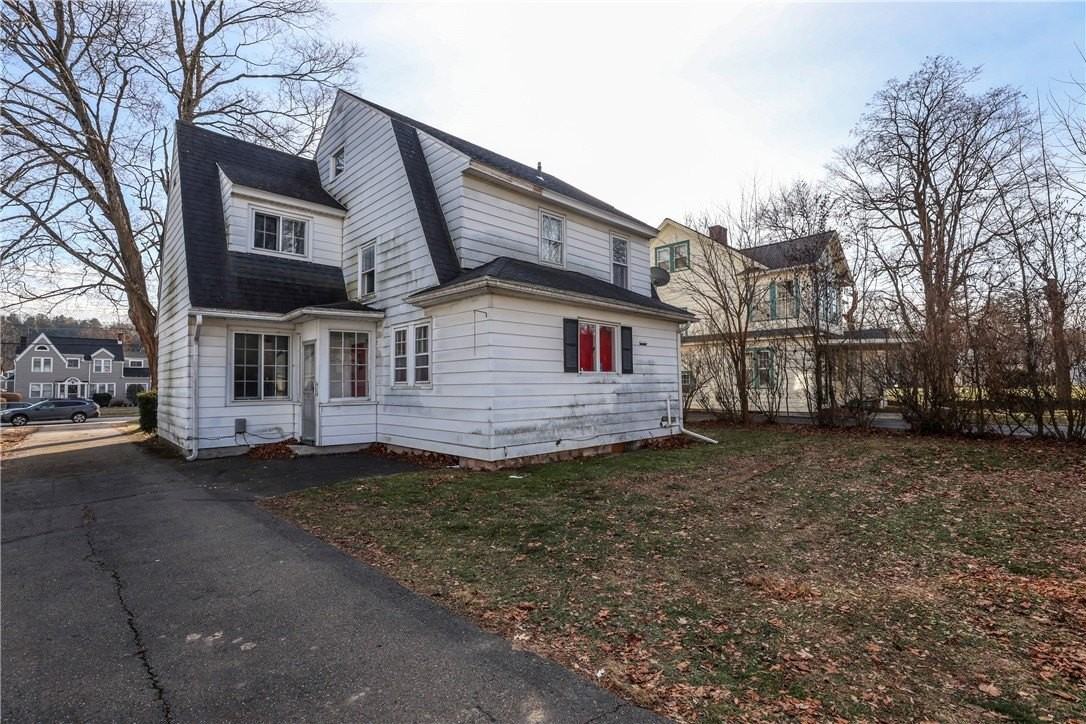 1206 W Water St - Photo 4 of 24