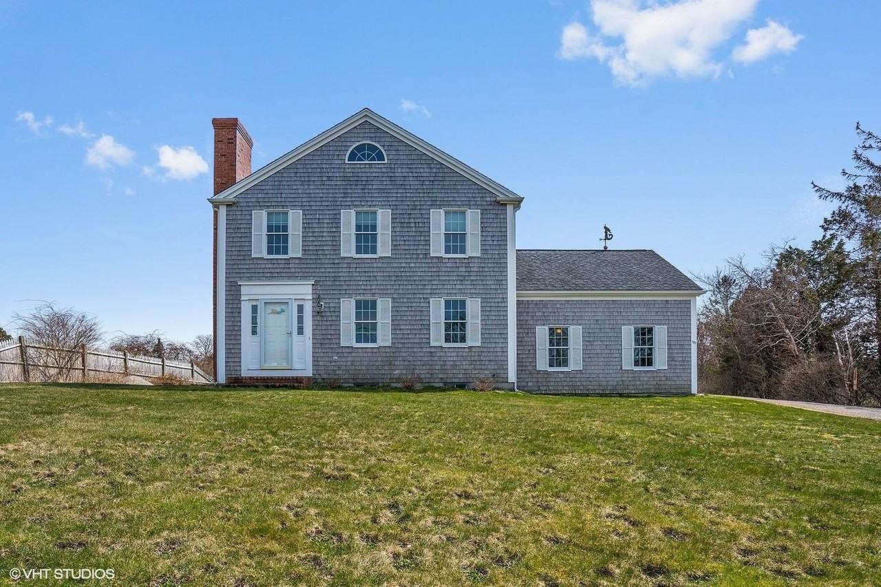 151 Harbor Point Rd - Photo 2 of 14