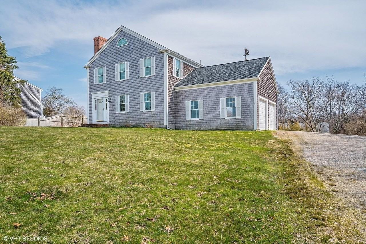 151 Harbor Point Rd - Photo 3 of 14