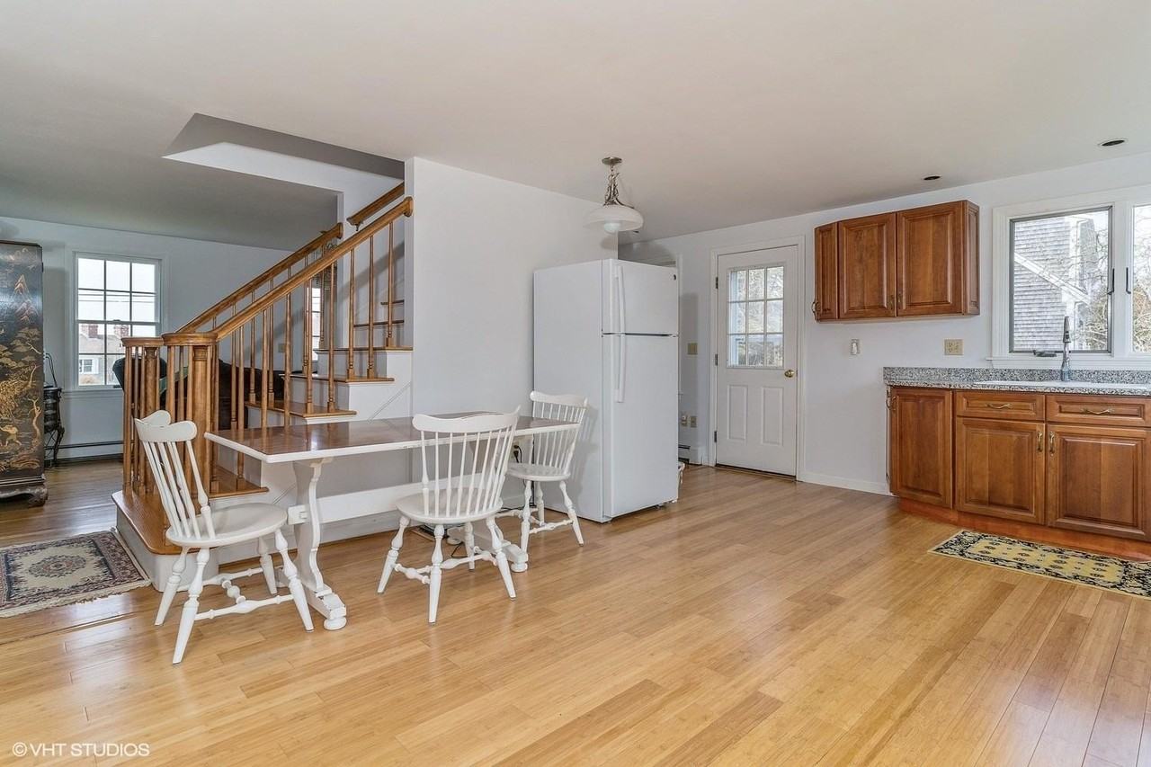 151 Harbor Point Rd - Photo 5 of 14