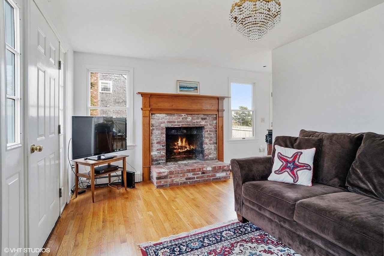 151 Harbor Point Rd - Photo 6 of 14