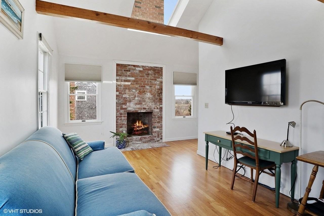 151 Harbor Point Rd - Photo 7 of 14