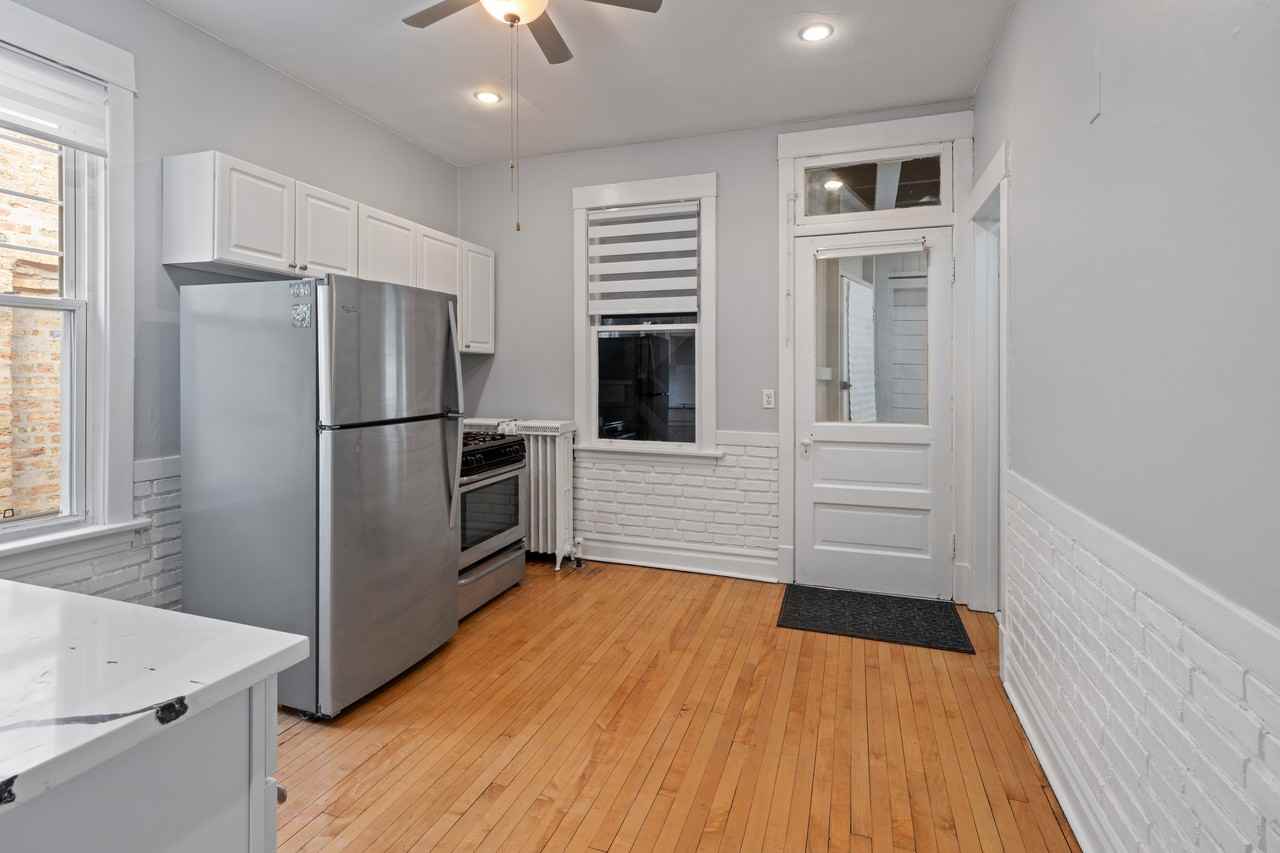 3915 N Seeley Ave #2ndFL - Photo 2 of 20