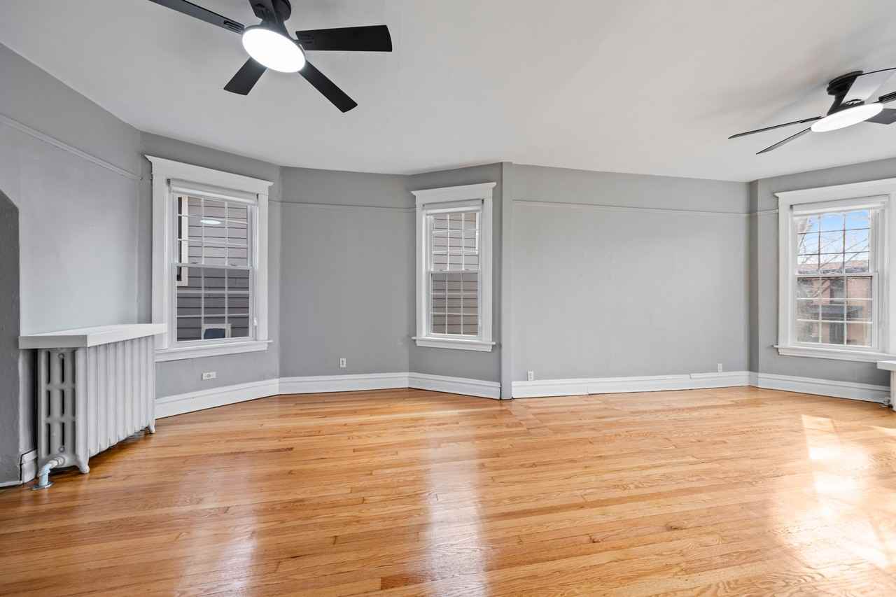 3915 N Seeley Ave #2ndFL - Photo 7 of 20