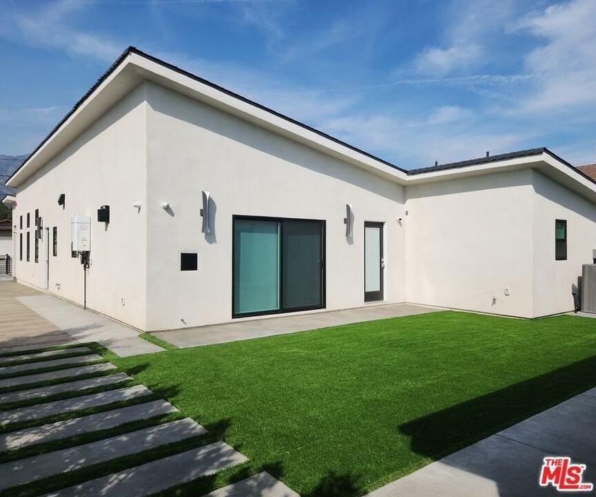 422 Almond Ave - Photo 2 of 19