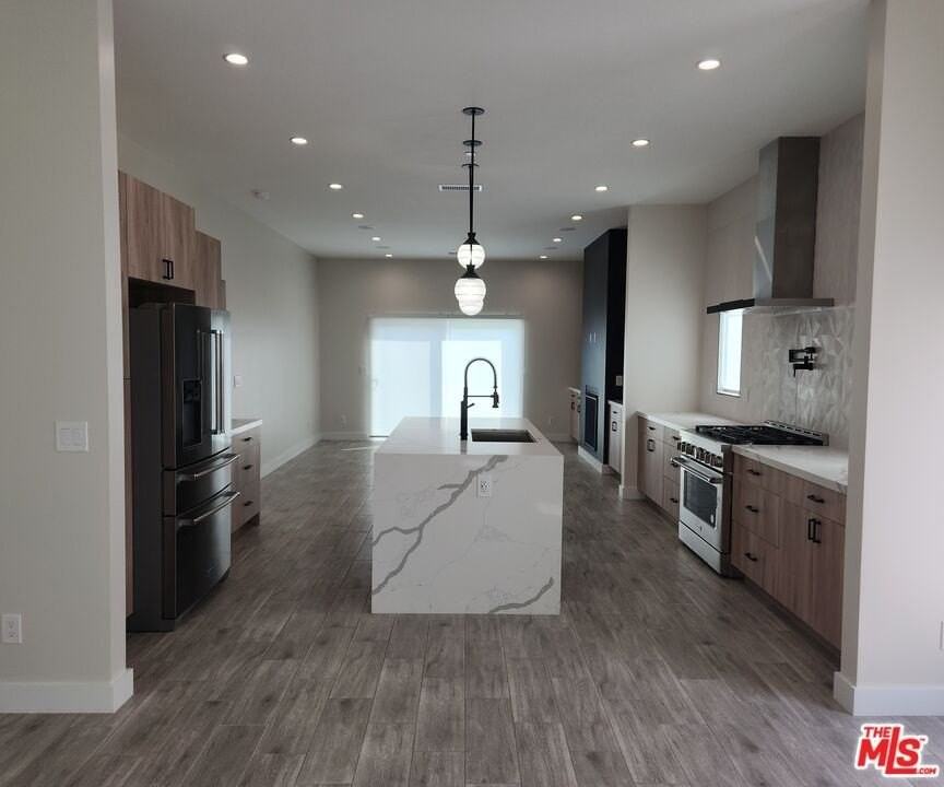 422 Almond Ave - Photo 5 of 19