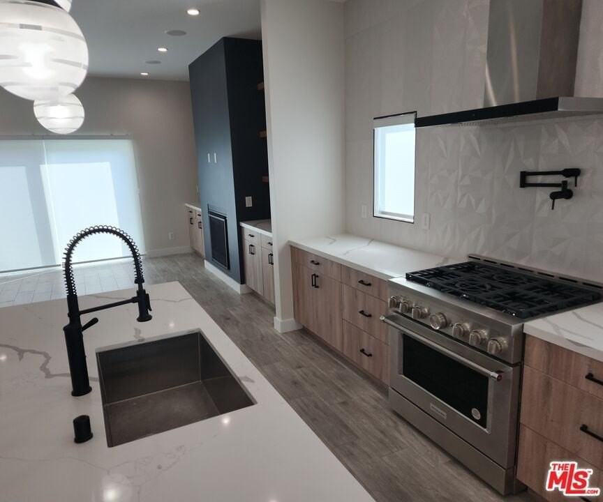 422 Almond Ave - Photo 6 of 19