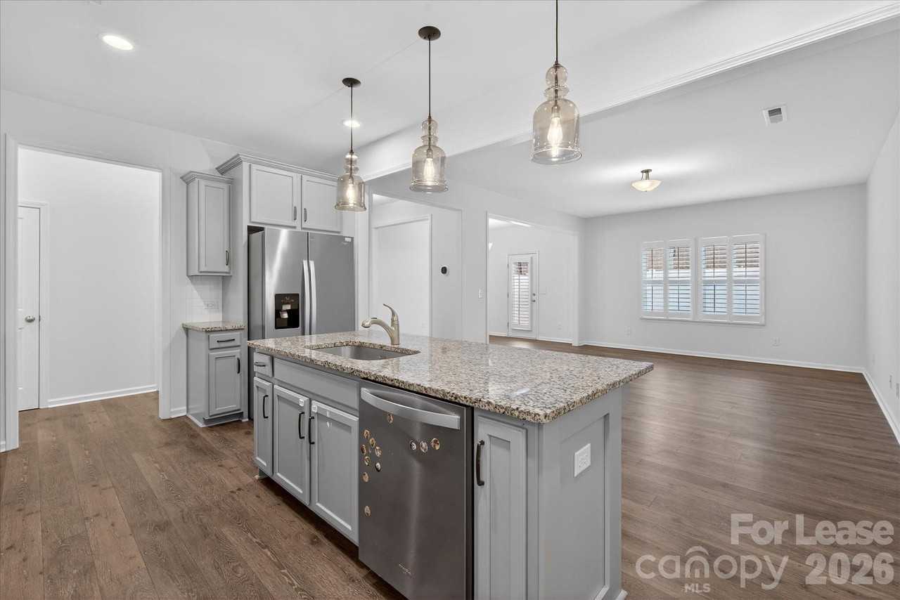 7481 Hartsfield Dr - Photo 4 of 46