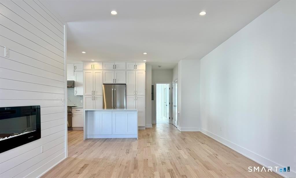 25A Village Rd - Photo 4 of 20