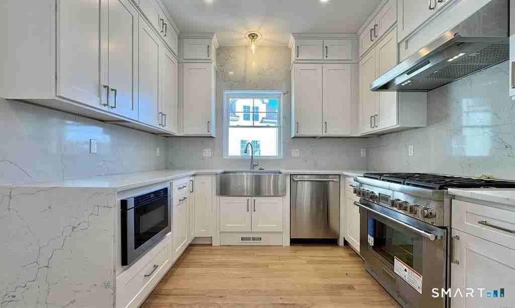 25A Village Rd - Photo 5 of 20