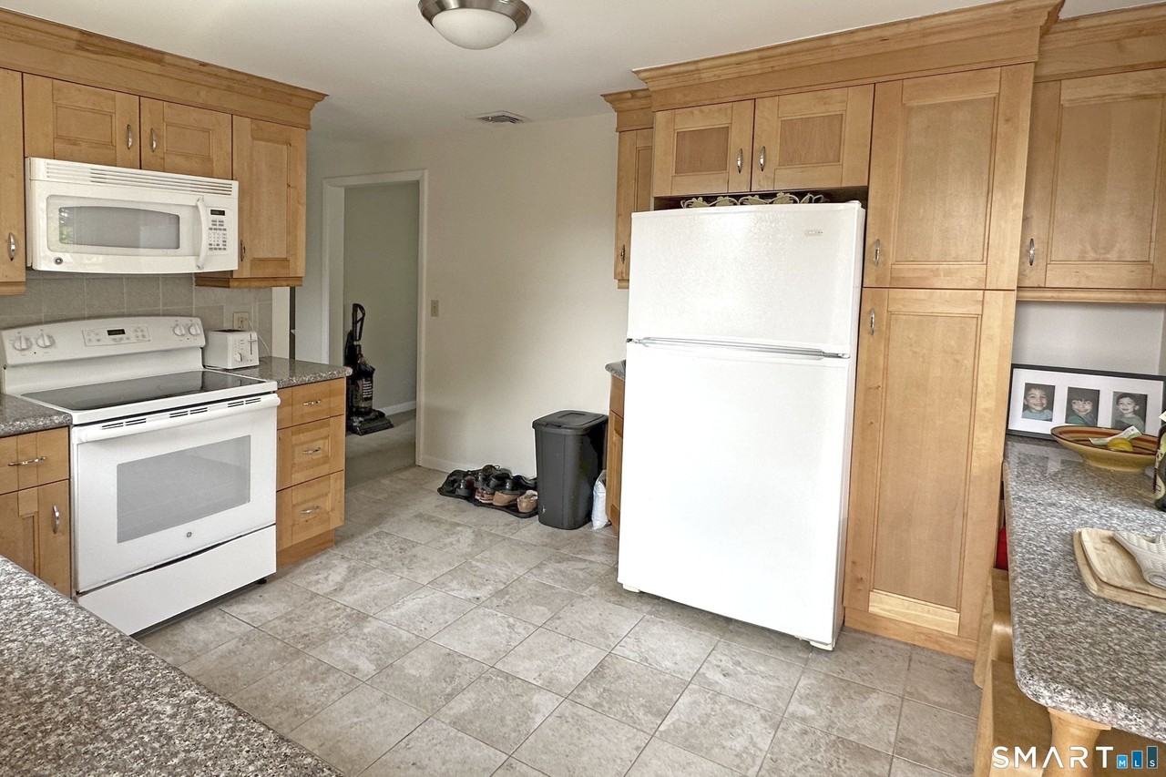 30 1/2 Bartlett Ave #B - Photo 5 of 13