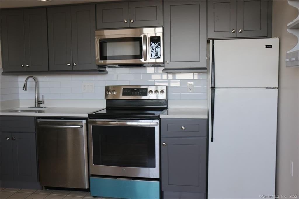 60 Strawberry Hill Ave Unit 1002 - Photo 2 of 9