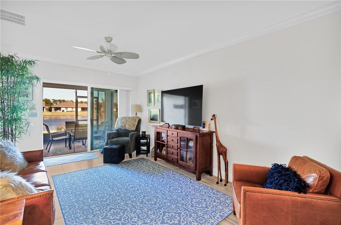 5992 Spicewood Ln - Photo 4 of 36