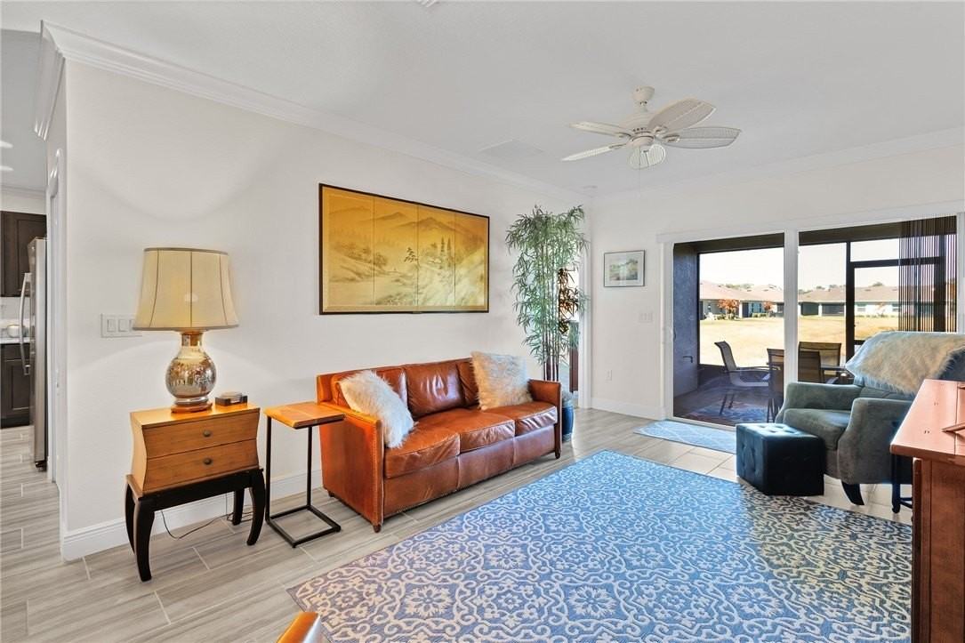 5992 Spicewood Ln - Photo 5 of 36