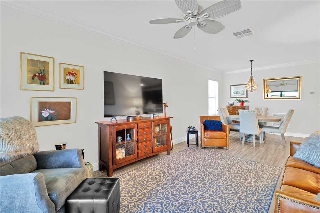 5992 Spicewood Ln - Photo 6 of 36