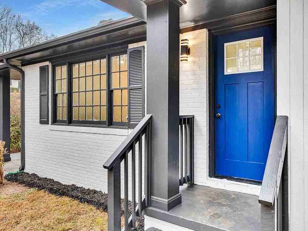 1253 Dunwoody Ln Ne - Photo 5 of 32