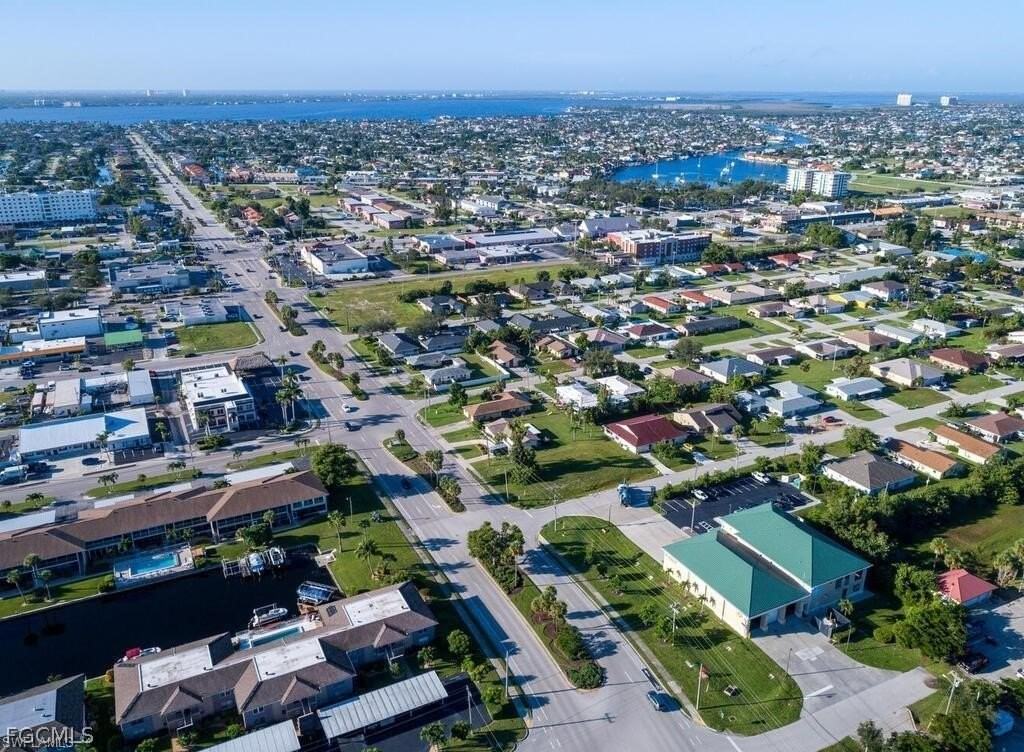 718 Se 46th Ln Apt 102 - Photo 2 of 7