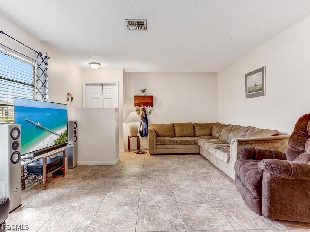 718 Se 46th Ln Apt 102 - Photo 4 of 7