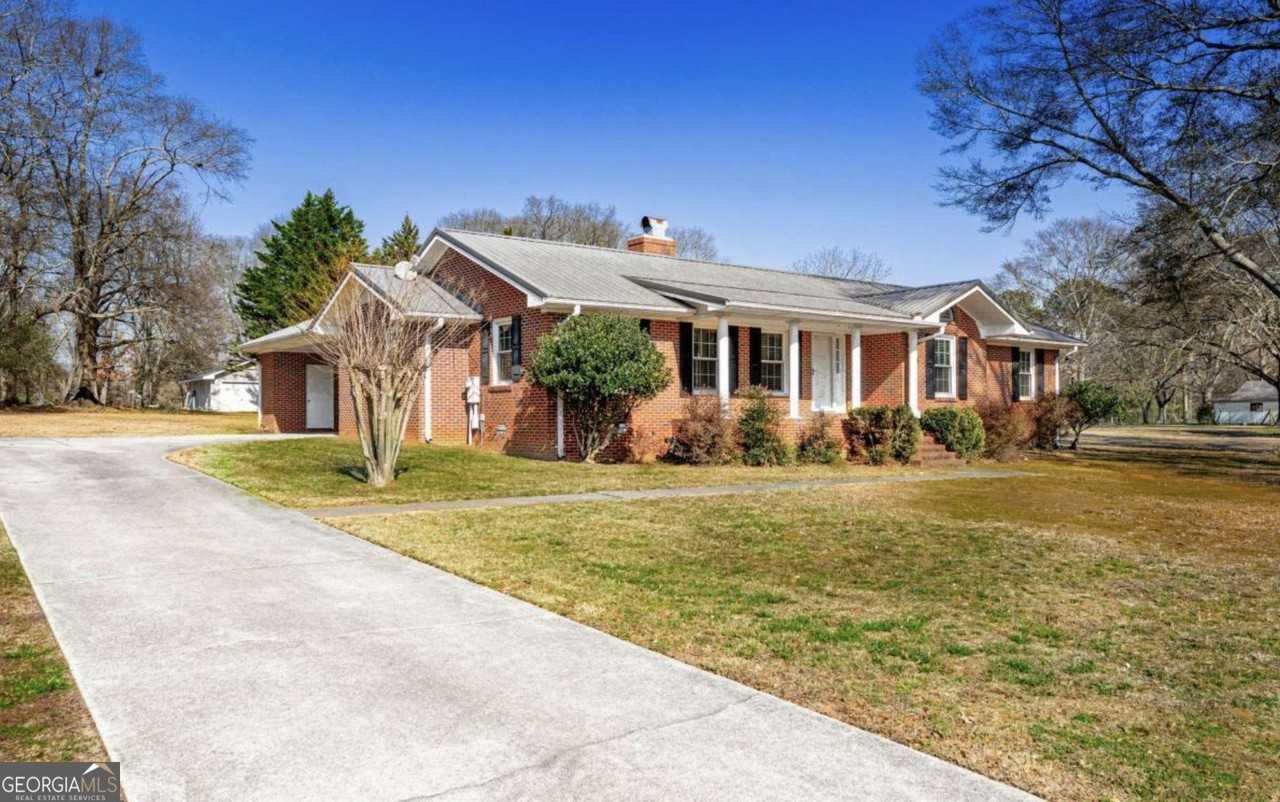 173 Madison St - Photo 2 of 16