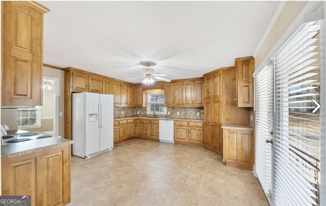 173 Madison St - Photo 5 of 16