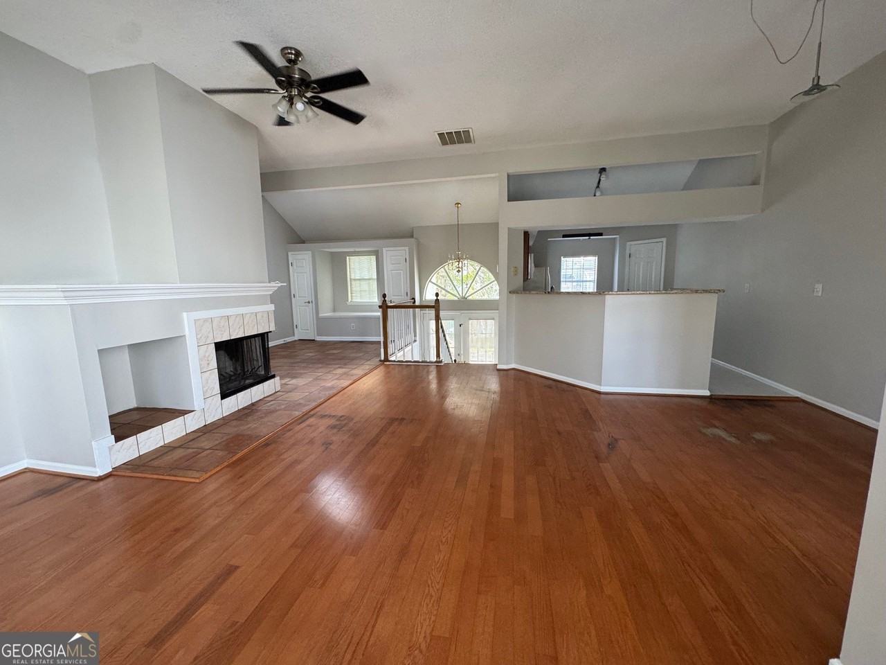 2220 Goodwood Blvd Se - Photo 4 of 17