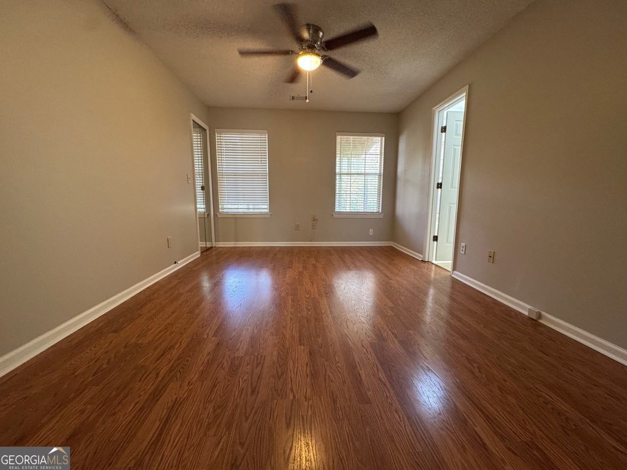 2220 Goodwood Blvd Se - Photo 5 of 17