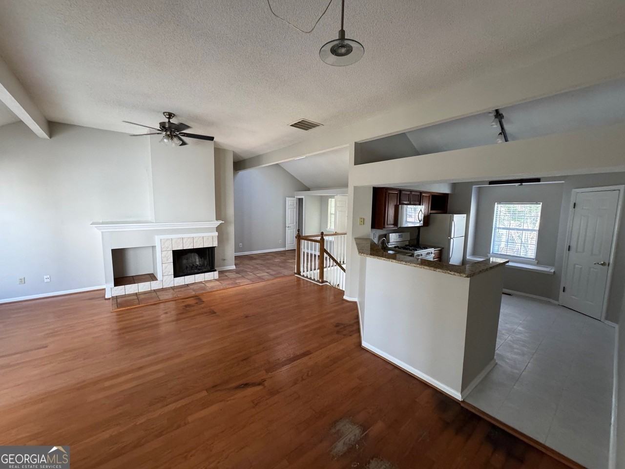 2220 Goodwood Blvd Se - Photo 6 of 17