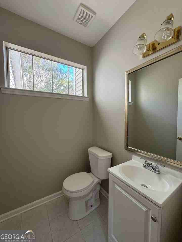 2220 Goodwood Blvd Se - Photo 7 of 17