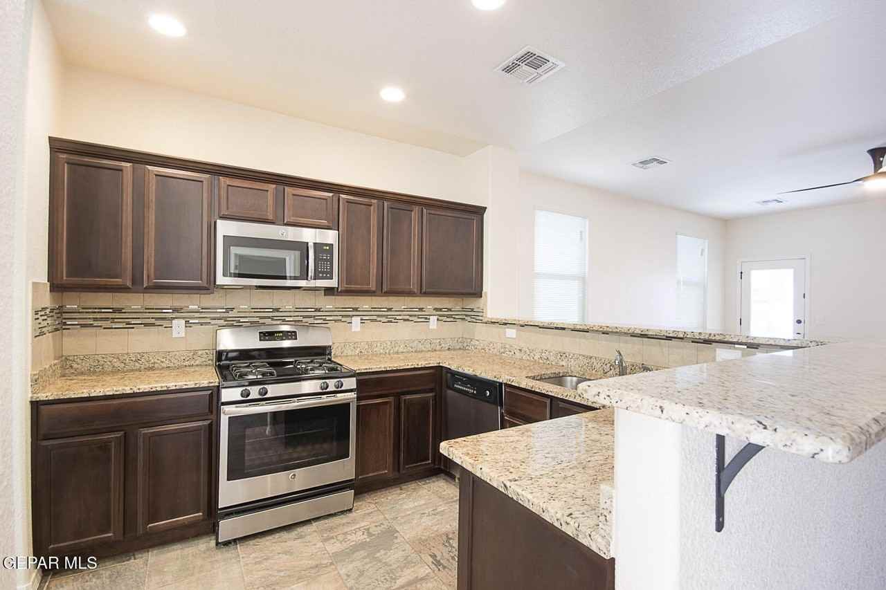 3705 Loma Dante Dr - Photo 5 of 39