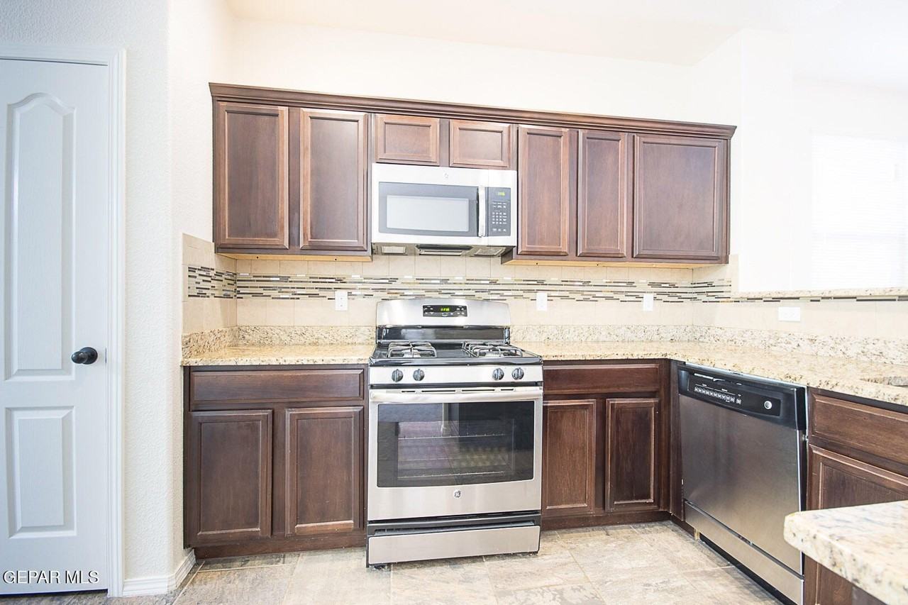 3705 Loma Dante Dr - Photo 6 of 39