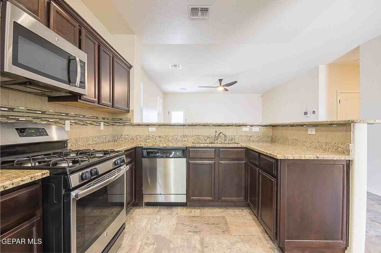 3705 Loma Dante Dr - Photo 7 of 39