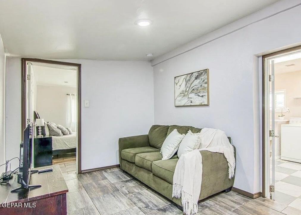 221 Hadlock St Unit B - Photo 4 of 14