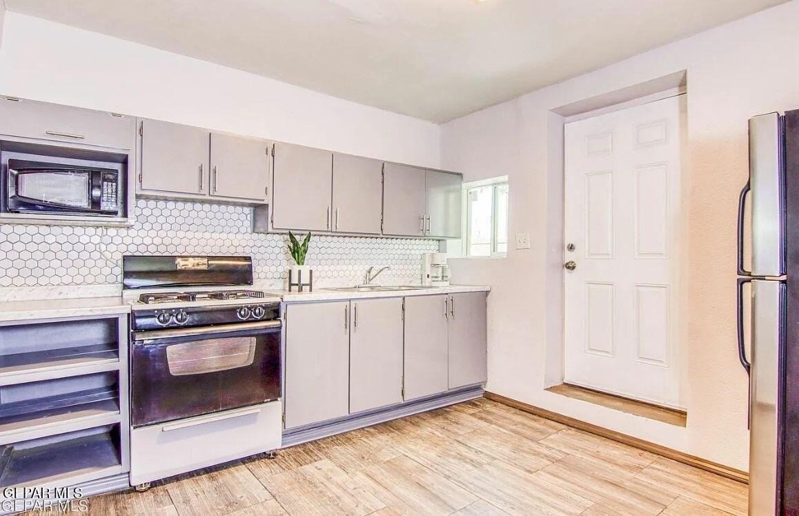 221 Hadlock St Unit B - Photo 5 of 14