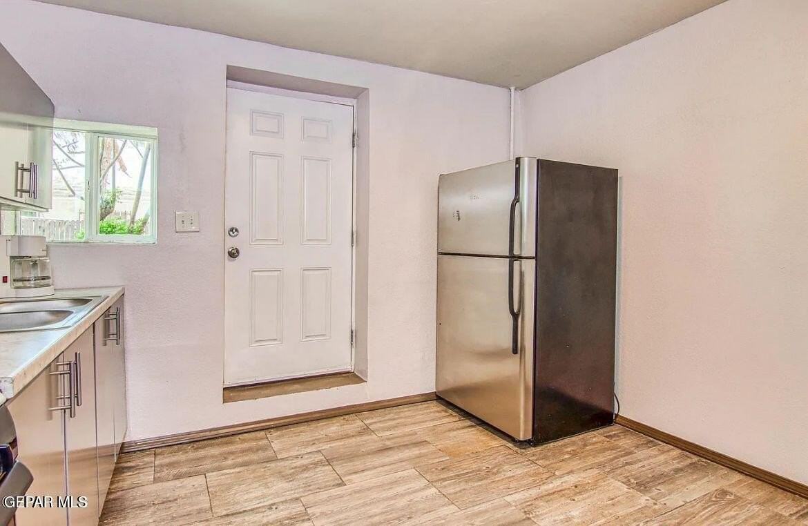 221 Hadlock St Unit B - Photo 6 of 14