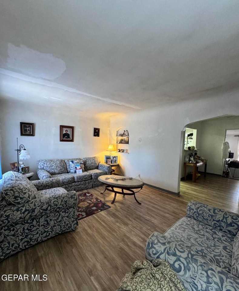 3713 Frankfort Ave - Photo 3 of 21